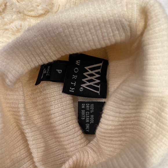 Beautiful 100% wool sweater with gorgeous flowers on the front - Picture 2 of 3